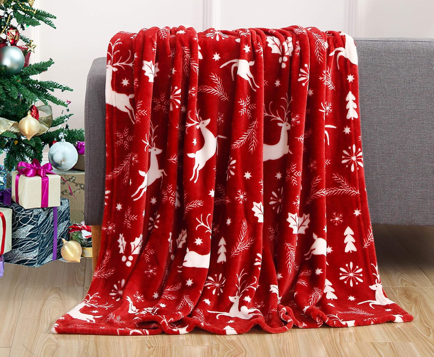 Ultra-soft red Christmas throw blanket with reindeer print